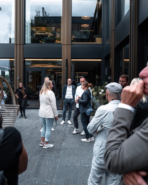 Was passiert, wenn Architektur nicht nur betrachtet, sondern mit allen Sinnen erlebt wird? Genau aus diesem Gedanken ist...